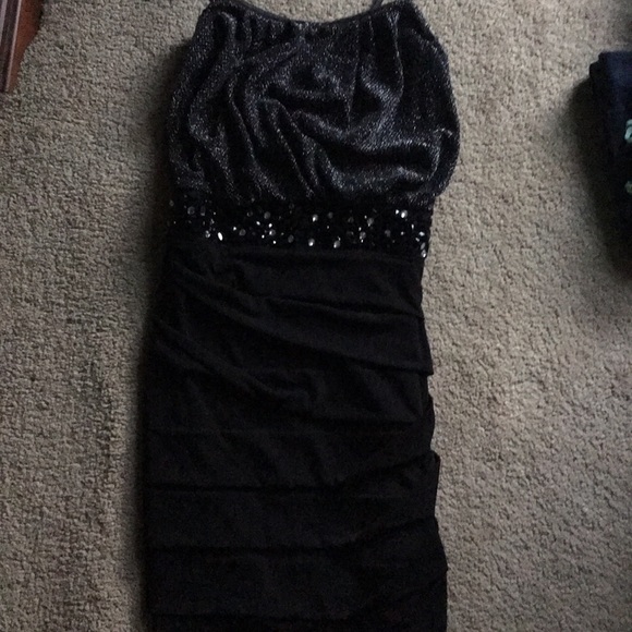 Black formal dress - Picture 3 of 3